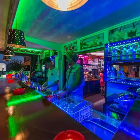 Ricardo Team-hostel ホステル ペシュチャーナ・ウヴァラ